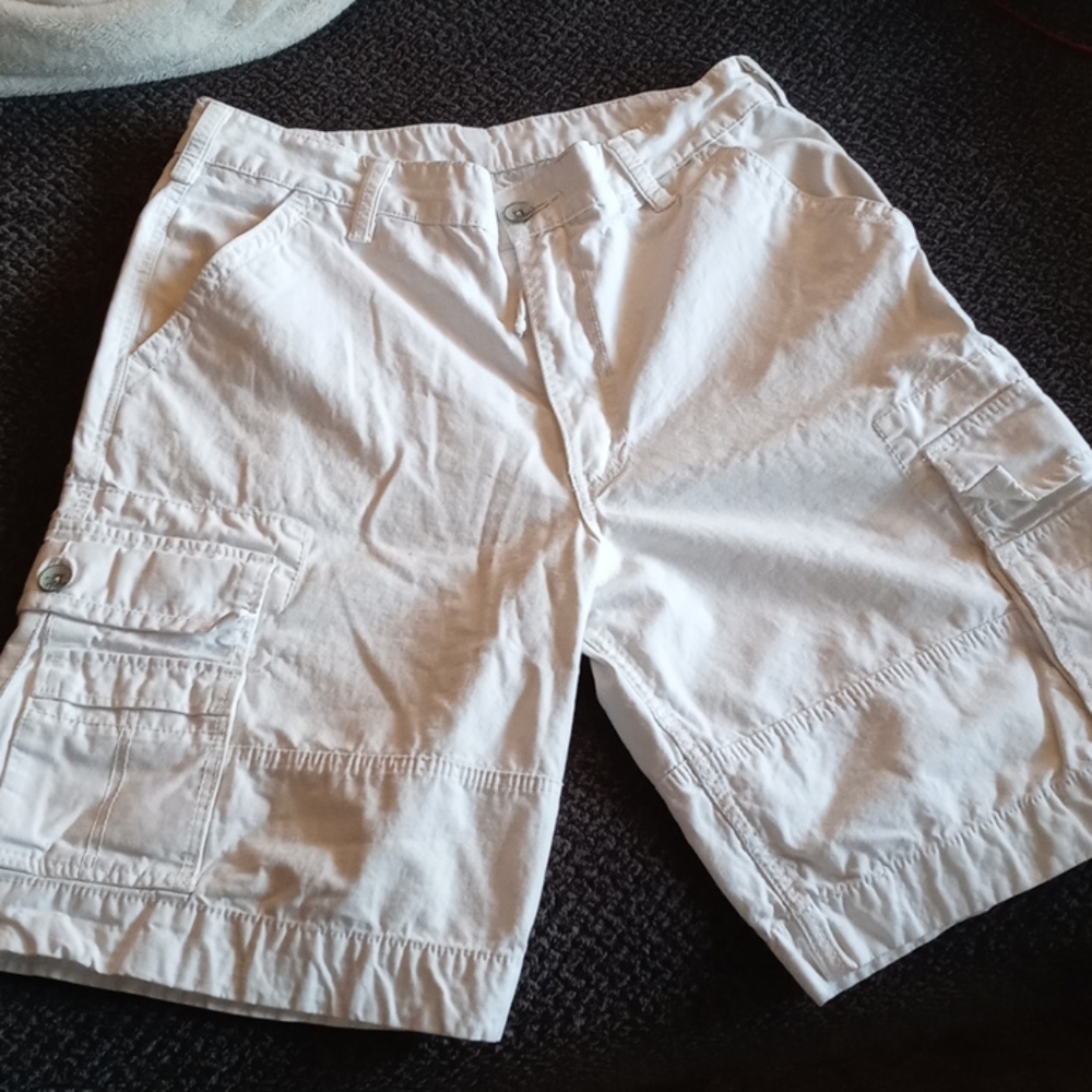 Very nice and clean Levi's cargo shorts
